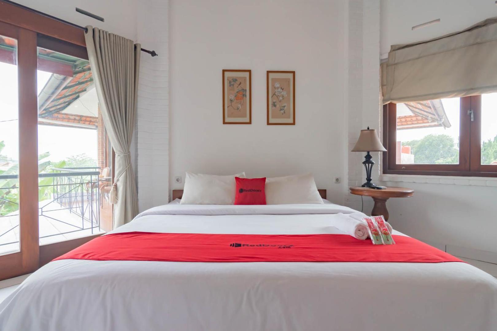 בנדונג Reddoorz Plus Near Dago Pakar מראה חיצוני תמונה